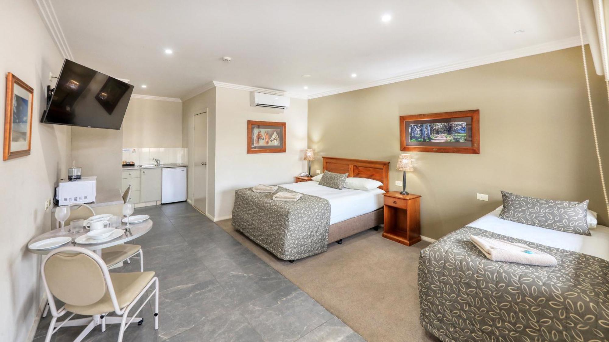 The Saltbush Motor Inn Hay Exteriér fotografie