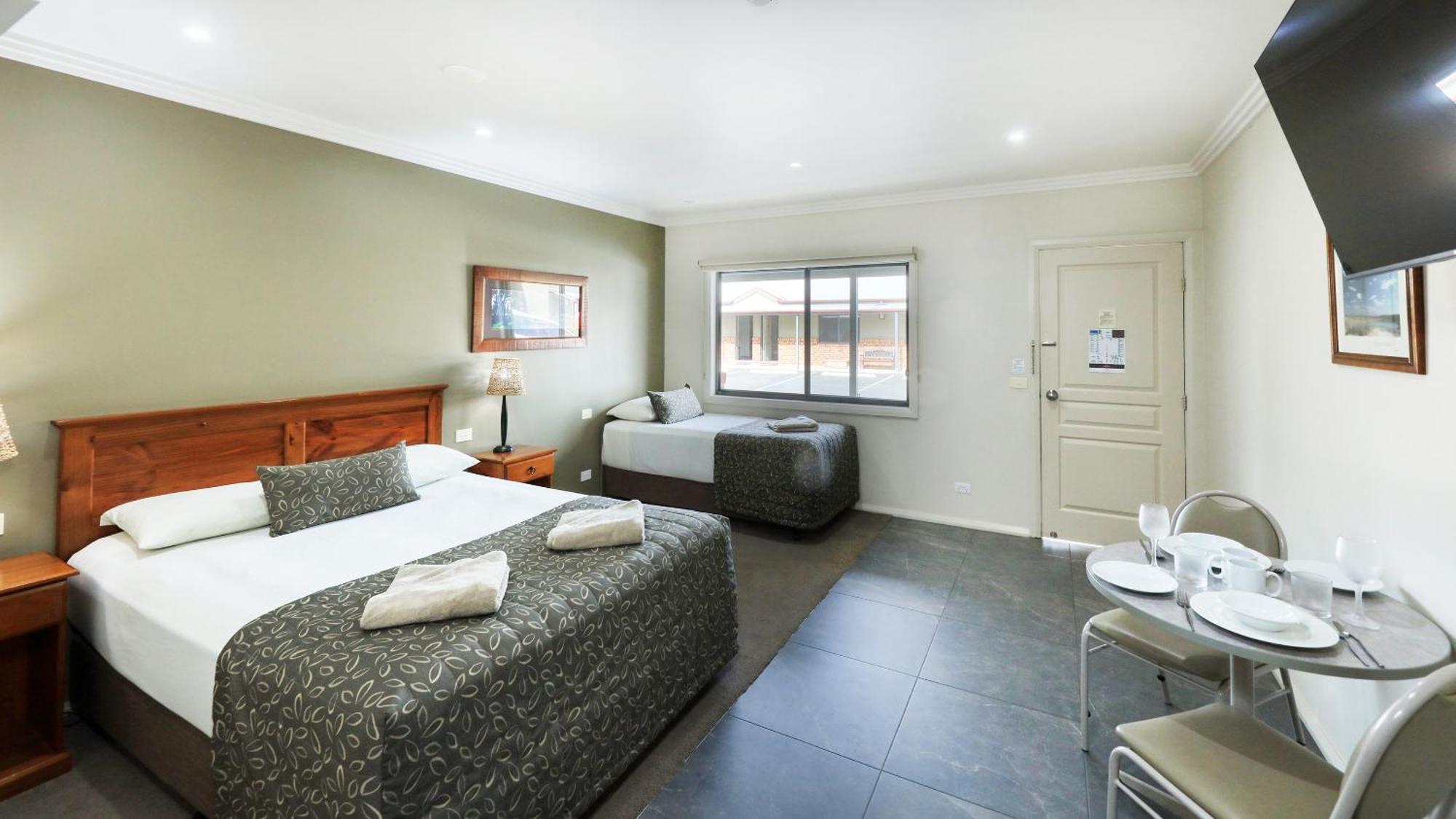 The Saltbush Motor Inn Hay Exteriér fotografie