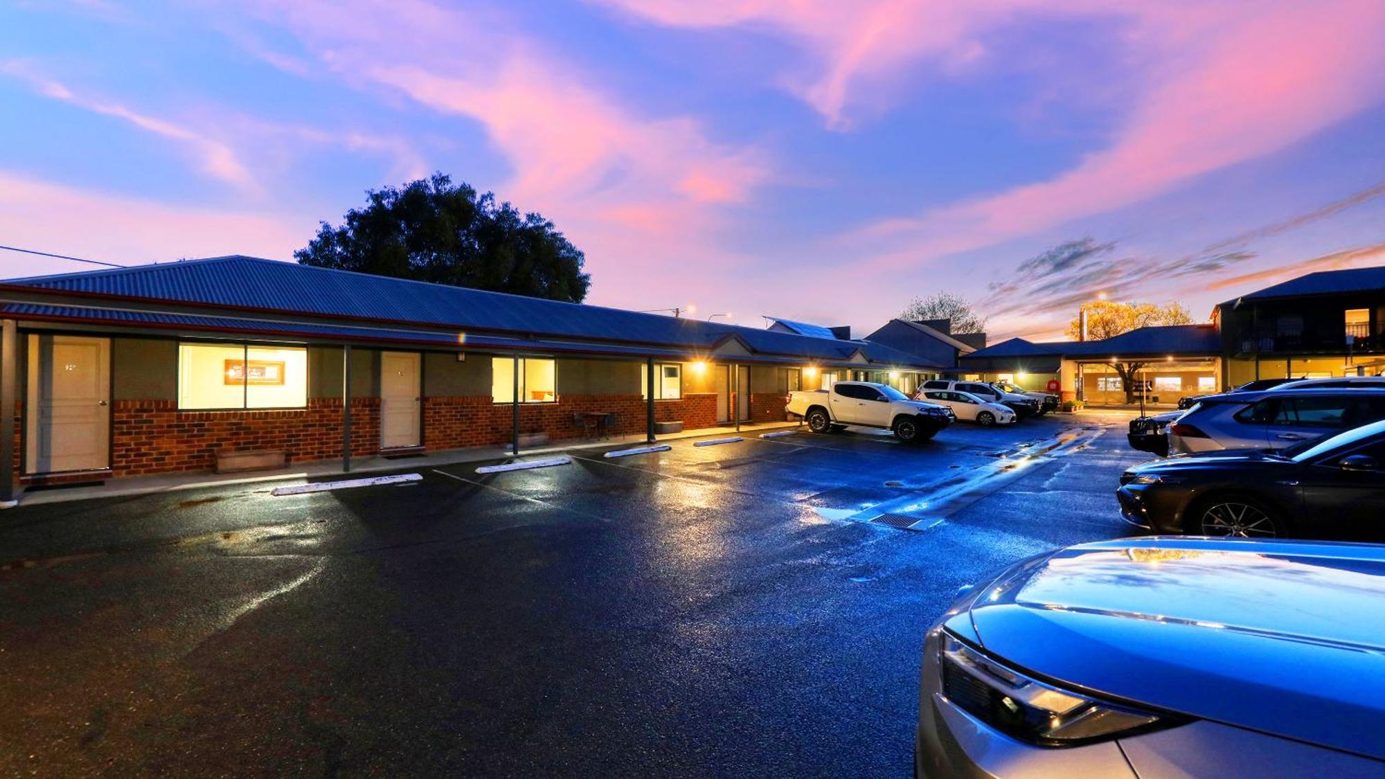 The Saltbush Motor Inn Hay Exteriér fotografie