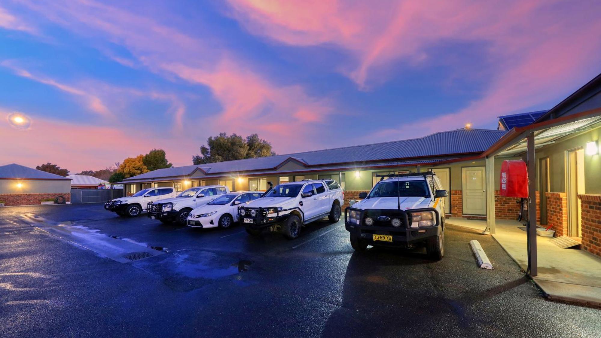 The Saltbush Motor Inn Hay Exteriér fotografie