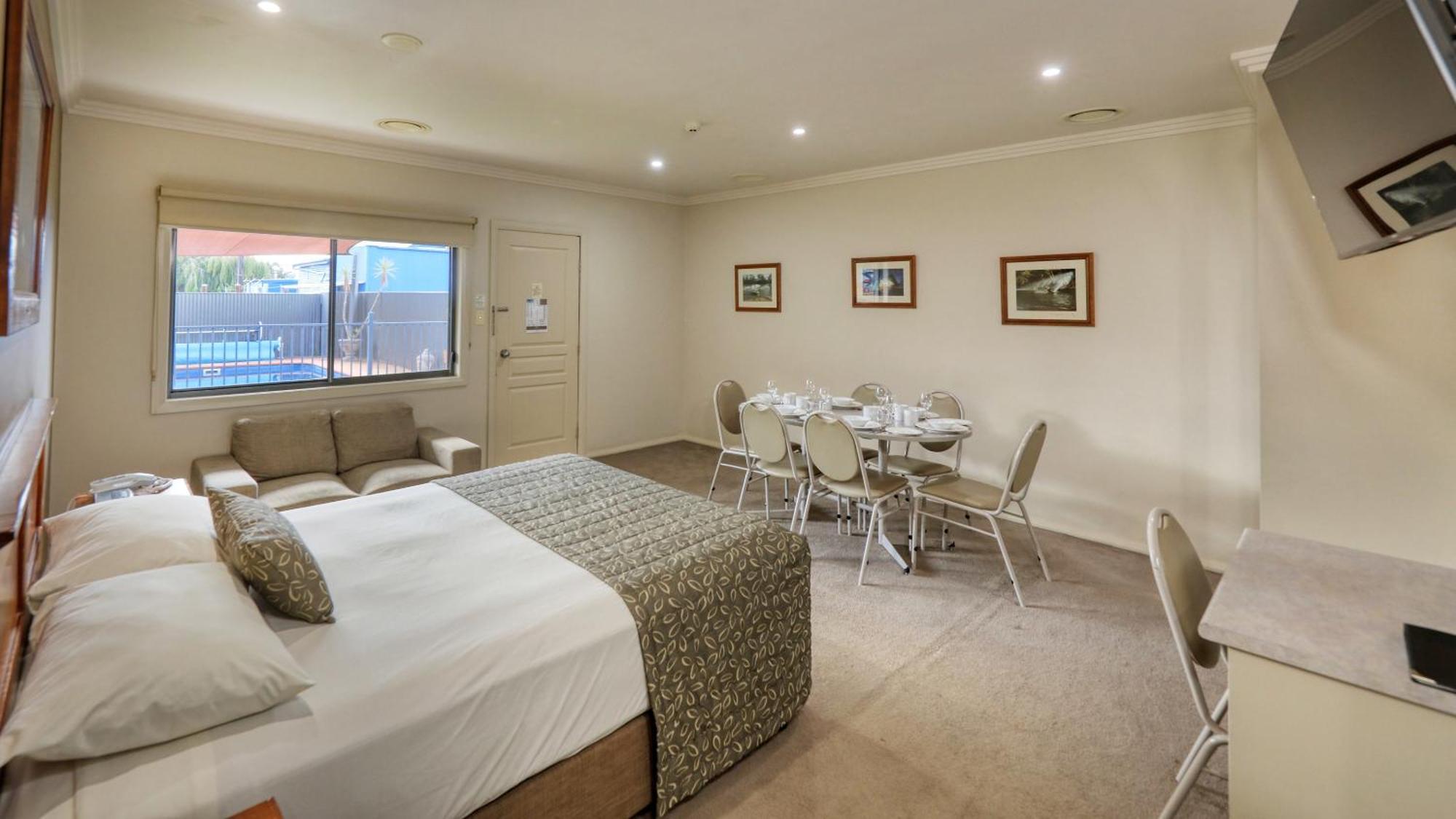 The Saltbush Motor Inn Hay Exteriér fotografie